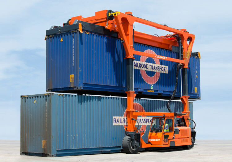 Combilift-–-COMBI-SC-–-Straddle-Carrier-Handling-Containers-Double-Stack-scaled-750x550
